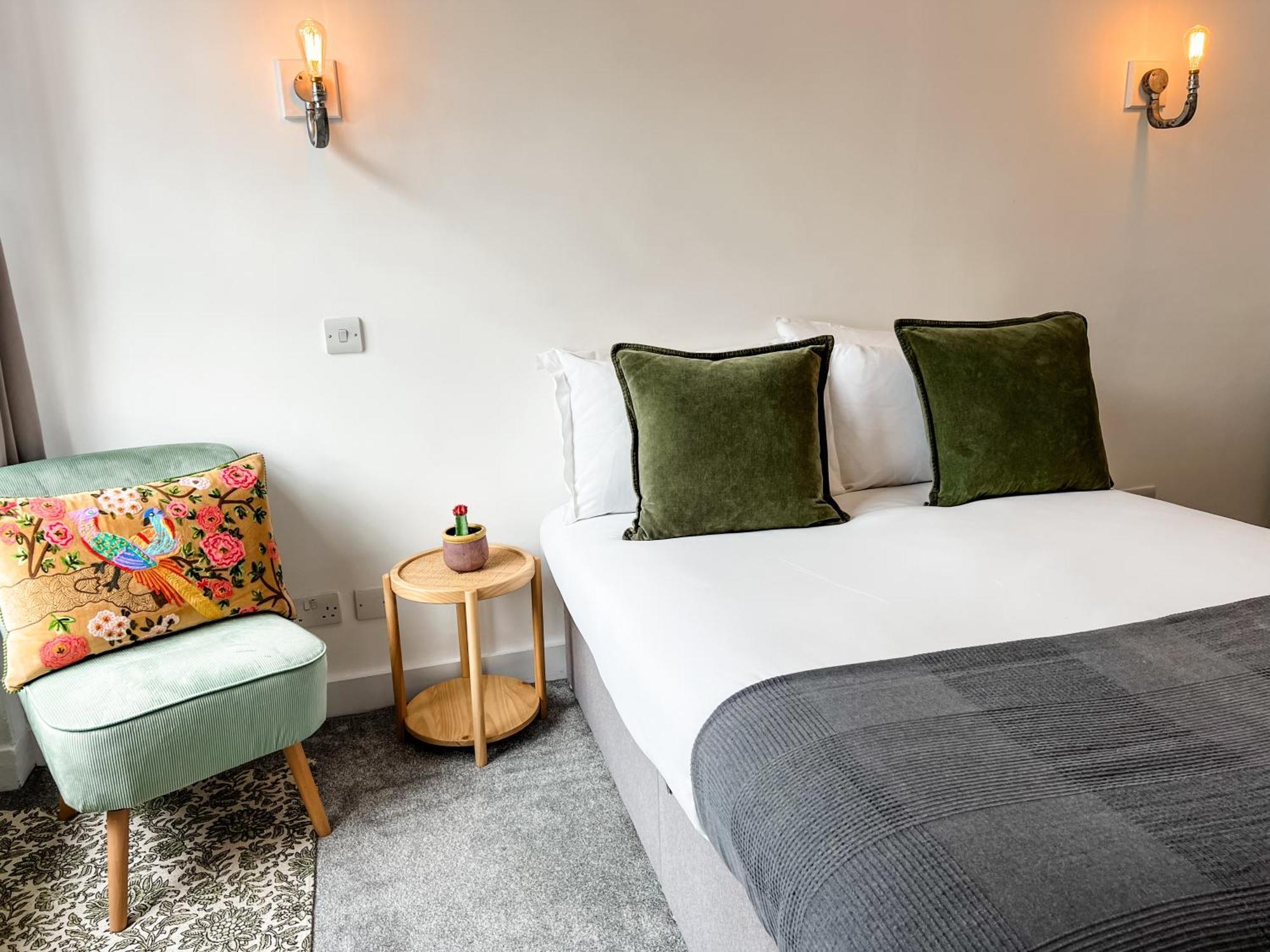 Dog And Whistle Pub Hotel Хертфорд Екстериор снимка
